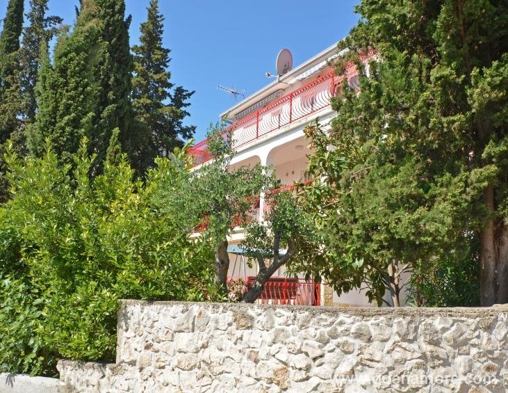 Apartmanska kuća
